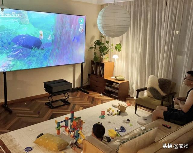 电视距离与小巷探秘，特色小店的惊喜发现